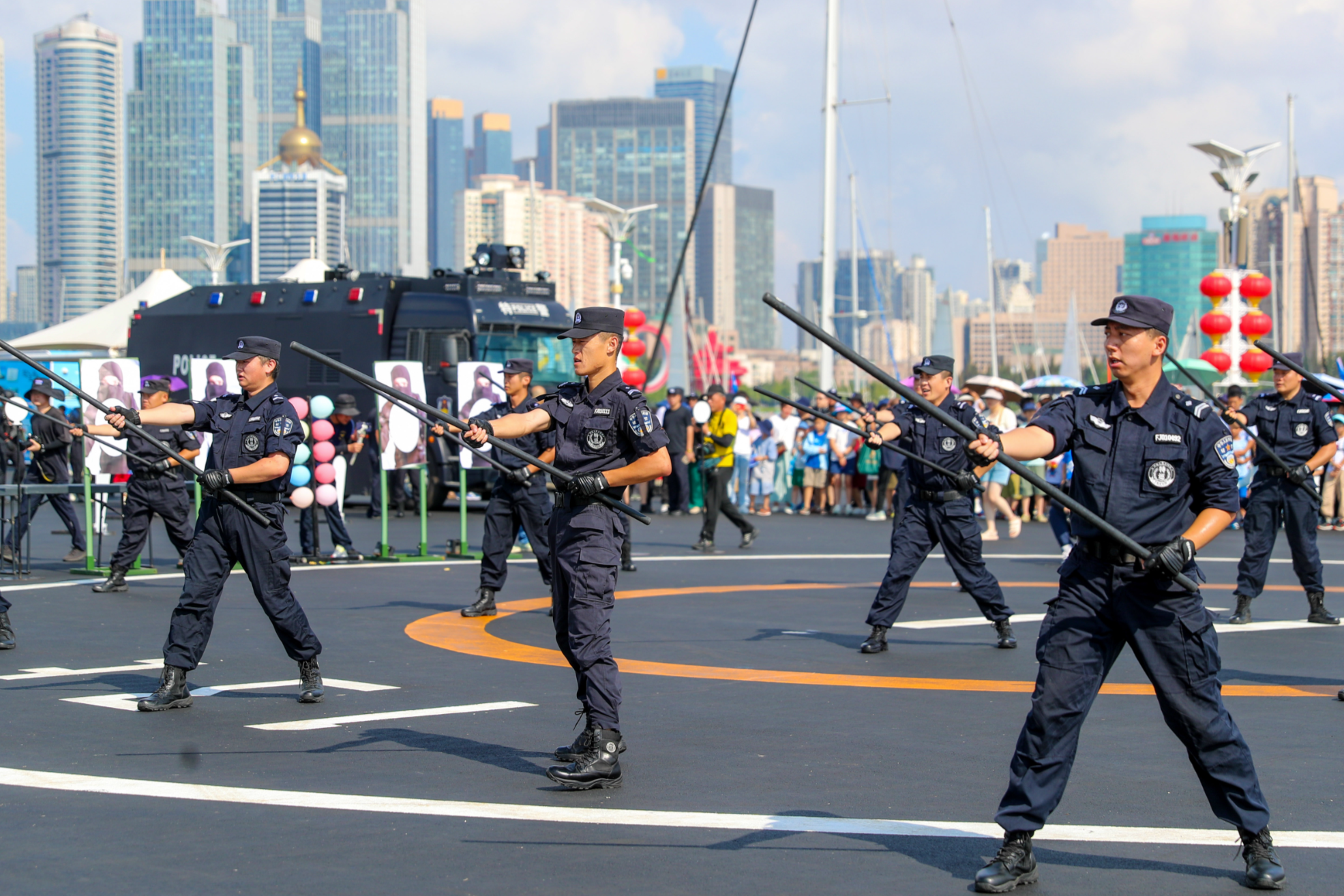 山東青島舉行警營(yíng)開(kāi)放日活動(dòng)